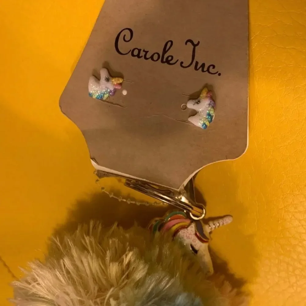 Carole Inc Unicorn Shaped Keyring Keychain & Earring set